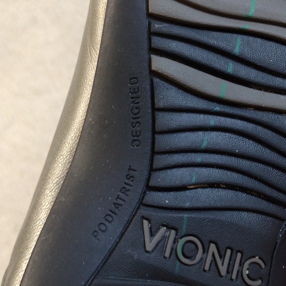 Vionic pewter gray leather Velcro strap mules. Lovely. Size 8 - Picture 11 of 13